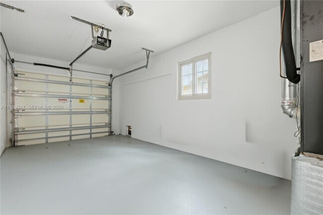 Building Photo - 4512 SW 27th Terrace