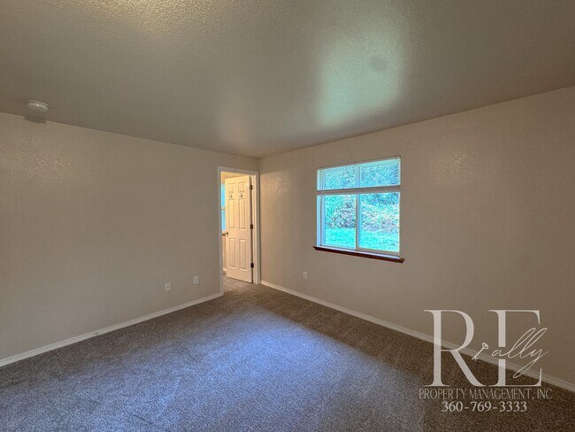 Building Photo - Peaceful End-of-Street Duplex with Private...