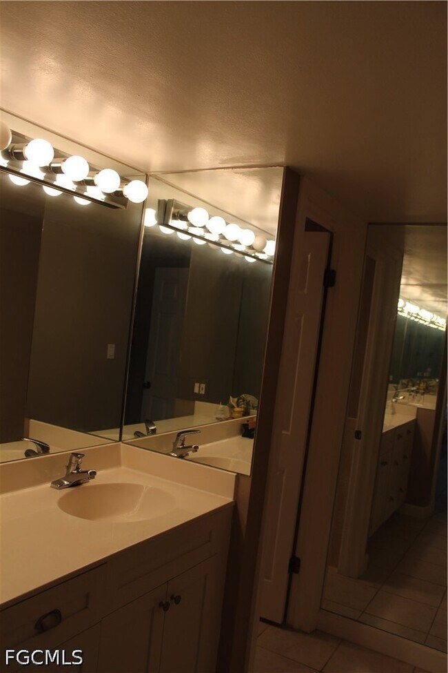 Building Photo - 25806 Cockleshell Dr