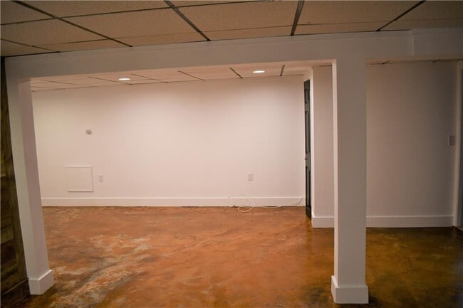 Building Photo - 36 Spicer St