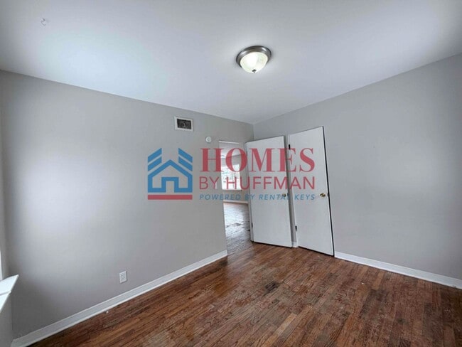 Building Photo - Three Bedroom House | $500 Deposit Special!