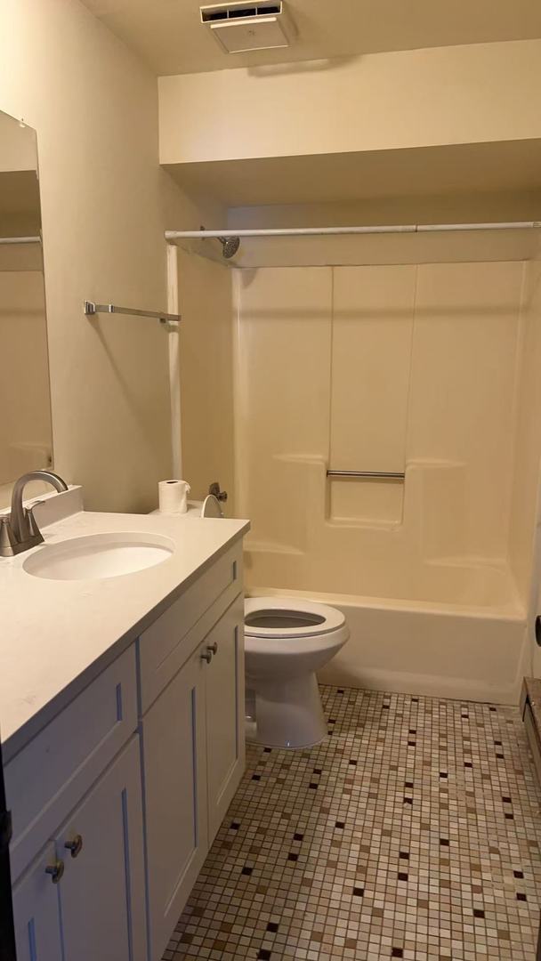 Building Photo - 16640 Crescent Ave