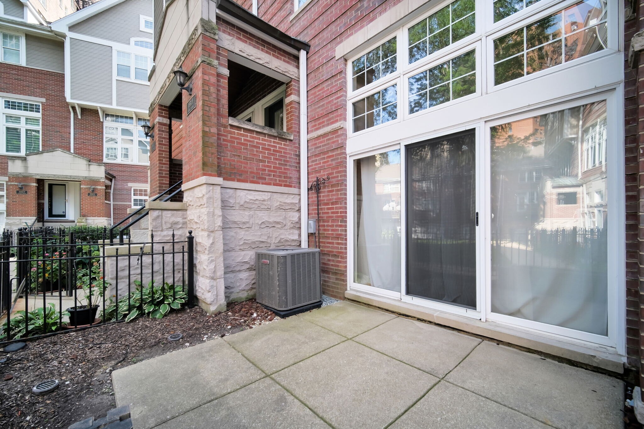 Building Photo - 4934 S Cornell Ave