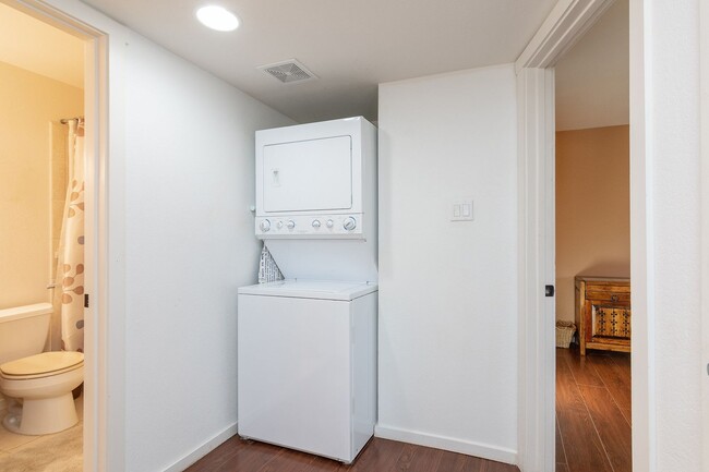 Building Photo - San Mateo - Unit 70
