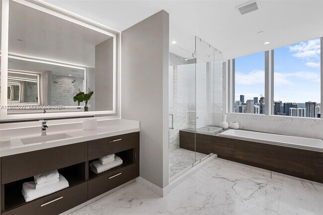 Building Photo - 851 NE 1st Ave