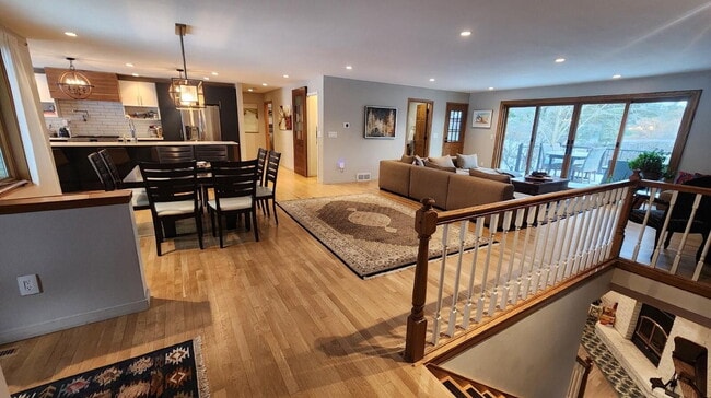 Building Photo - Designer 4 Bedroom Home with Sauna and Walk-Out Lower Level - Available May or June 1st