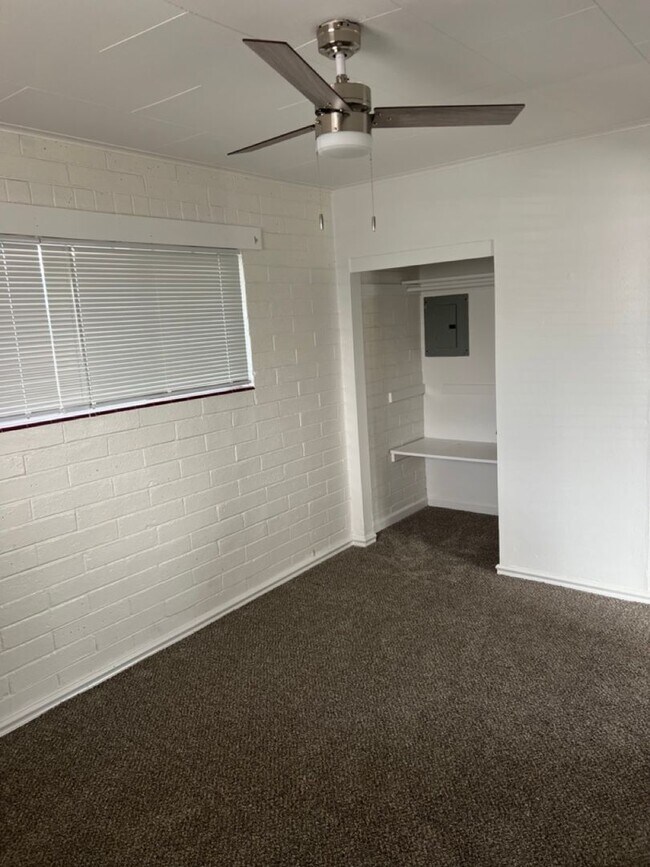 Building Photo - Cozy 1 Bedroom Apartment Available Now!