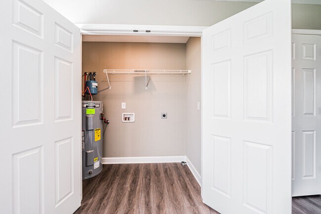 Building Photo - 195 Creekwood Ave