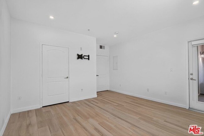 Building Photo - 360 W Ave 26