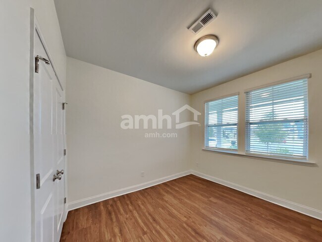 Building Photo - 136 Hamilton Park Dr