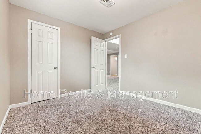 Building Photo - 10807 Larry Dr
