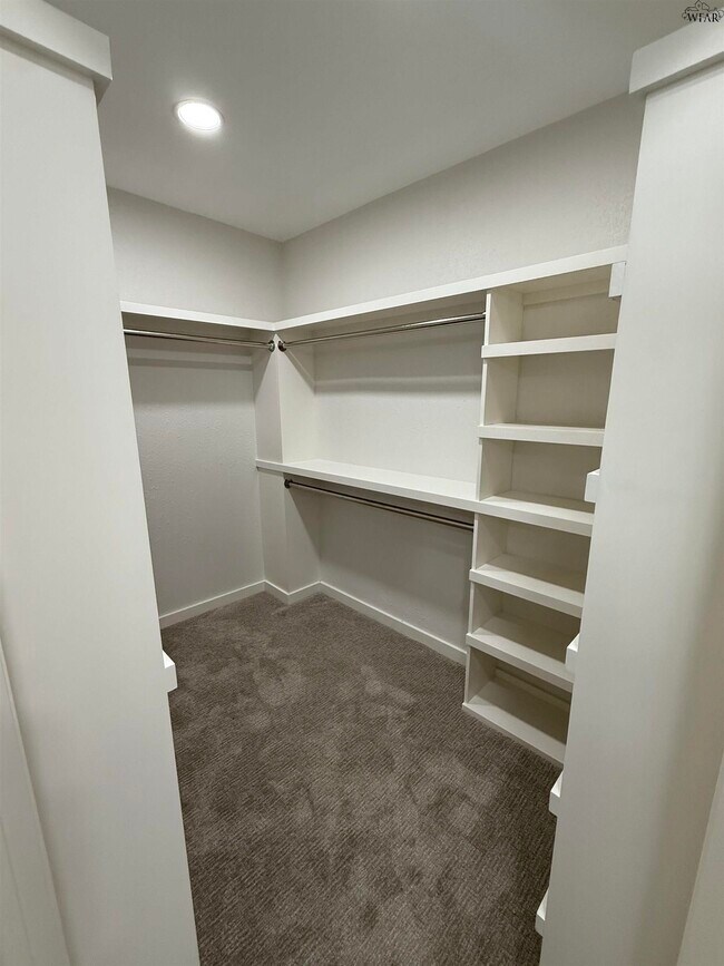 Building Photo - 2208 Avondale St