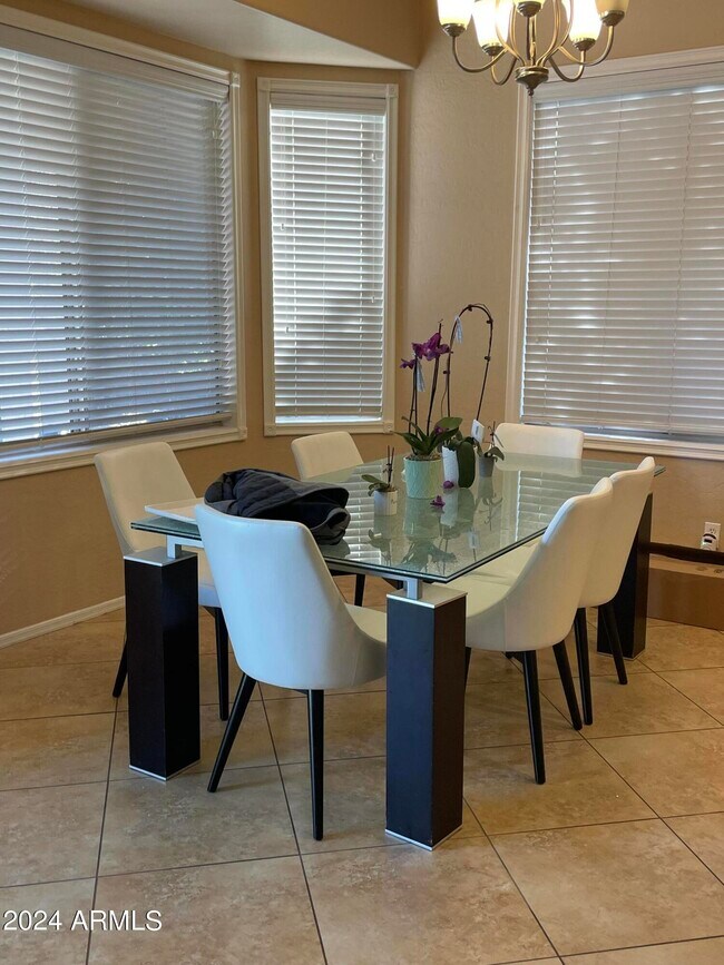 Building Photo - 1433 W Longhorn Dr