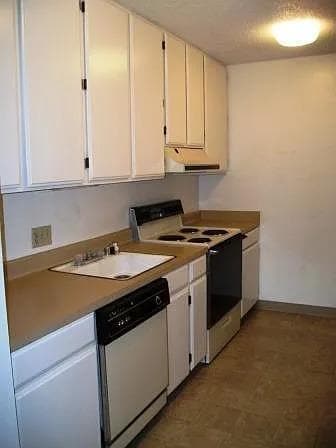Building Photo - 2225 Woodside St