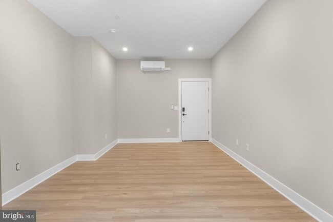 Building Photo - 6712 Ridge Ave