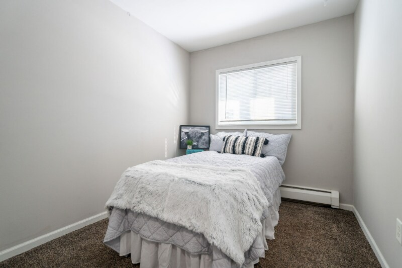 Building Photo - 6365 Saline Dr