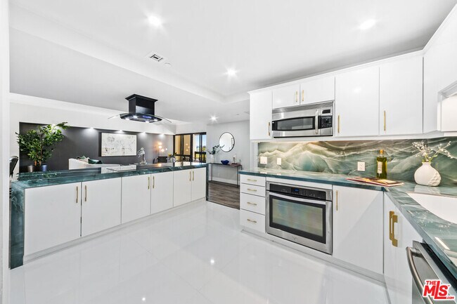 Building Photo - 10445 Wilshire Blvd