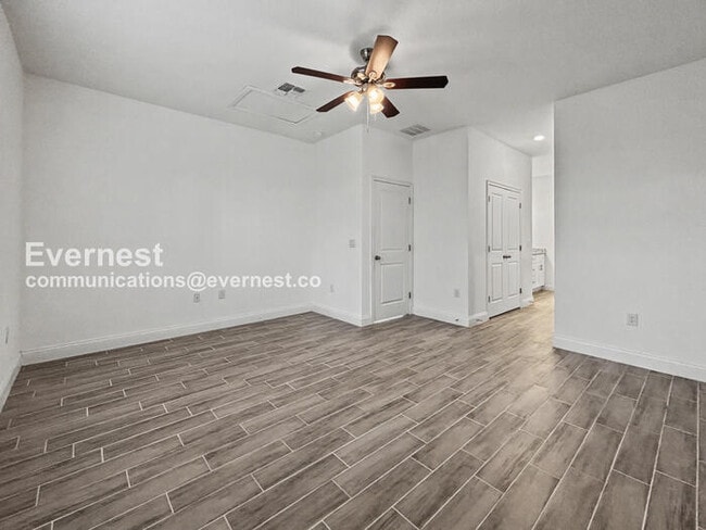 Building Photo - 6750 Midland Dr