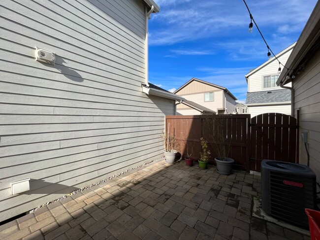 Building Photo - Lovely 3 Bed + 2.5 Bath in Bethany Creek F...