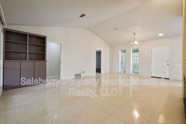 Building Photo - 4915 Westlake Dr