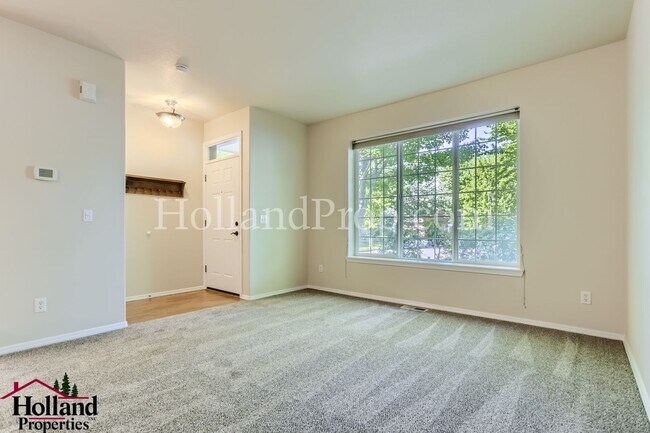 Building Photo - Beautiful 3 Bedroom Home with Community Pool, Hot Tub & 2-Car Garage in Hillsboro ** NEW PRICE $2...
