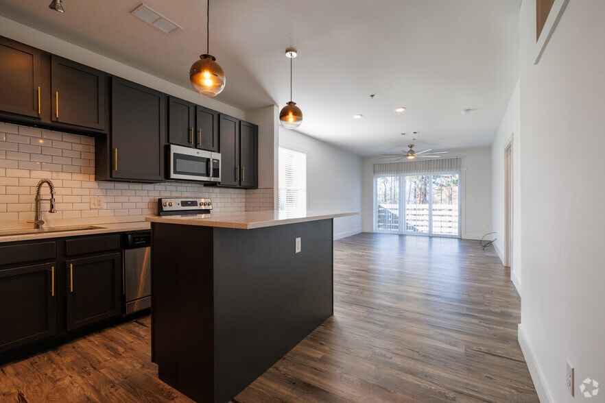 2BR, 2BA - 1,016SF - Marsh Landing