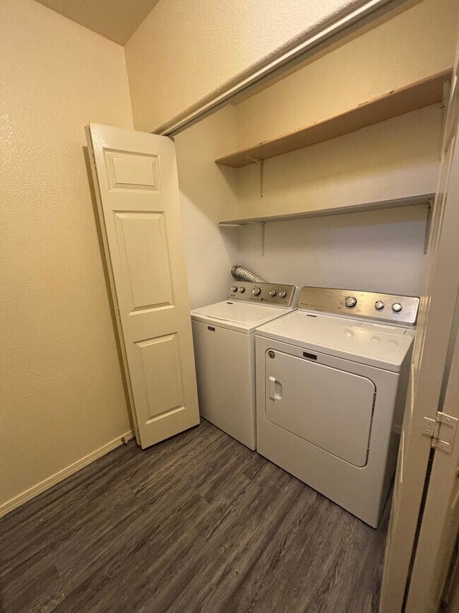 Building Photo - 726-728 E Spokane Ave