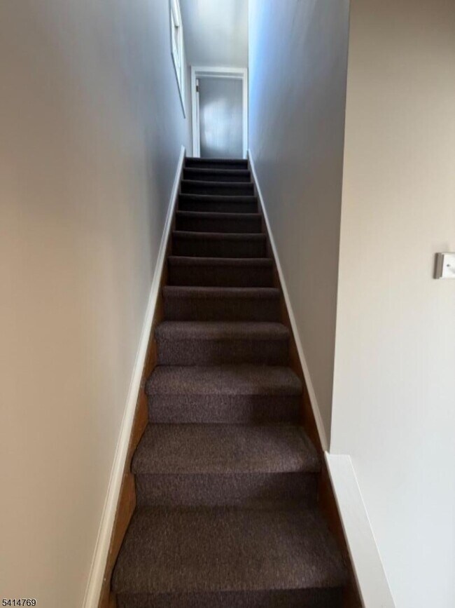 Building Photo - 182 Pierre Ave