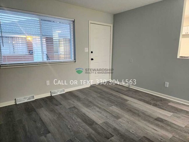 Building Photo - 2559 Edwin Ave