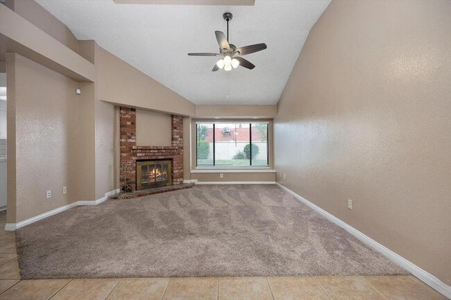 Building Photo - Beautiful 3 Bedroom, 2 Bathroom Home with Spacious Yard!