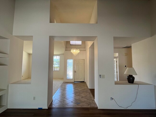 Building Photo - 40180 Eastwood Ln