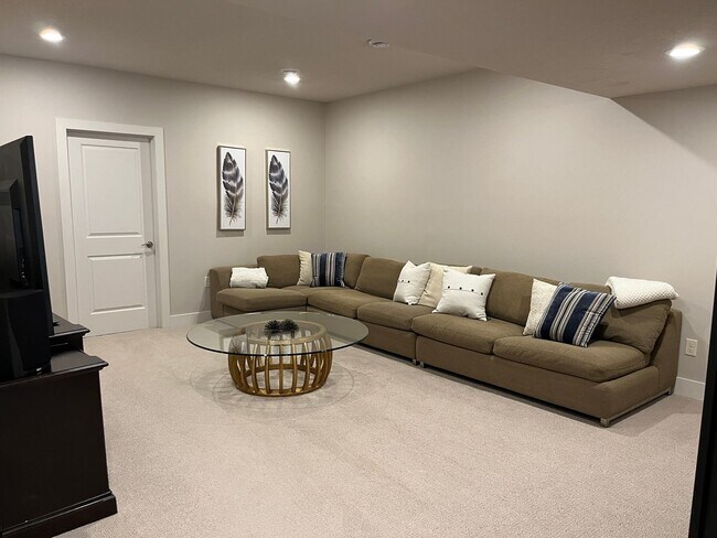 Building Photo - Rochester's Finest Guest Home