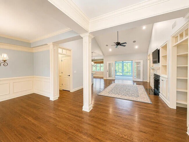 Building Photo - 128 Fox Farm Way