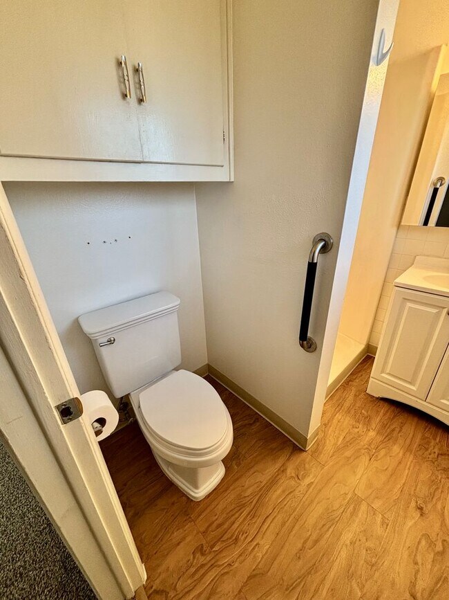 Building Photo - Expansive 5-Bedroom Home with Modern Comfort & Flexible Living Space! Available Now!!