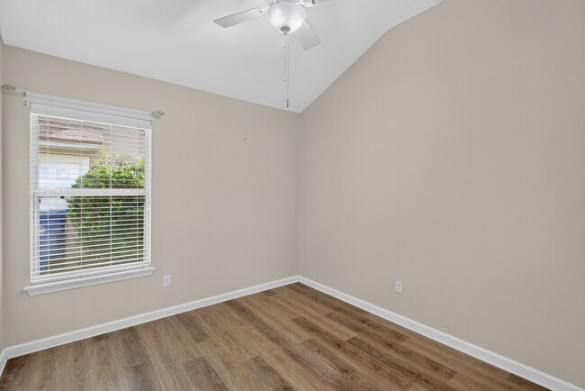 Building Photo - 73 Durango Dr
