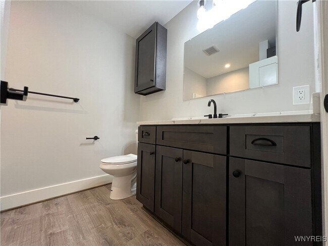 Building Photo - 10985 Main St