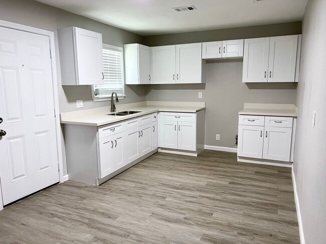 Building Photo - Newly Renovate 4 bedroom 2 bath Home in Liberty, TX!