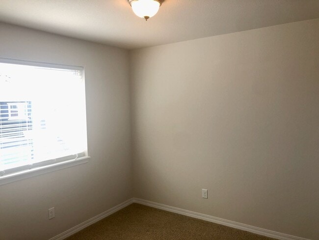 Building Photo - BEAUTIFUL 3-BEDROOM TOWNHOME IN AWARD-WINNING WOLF RANCH - Security Deposit Waiver Available