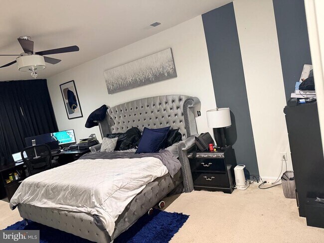 Building Photo - 7413 Matapan Dr