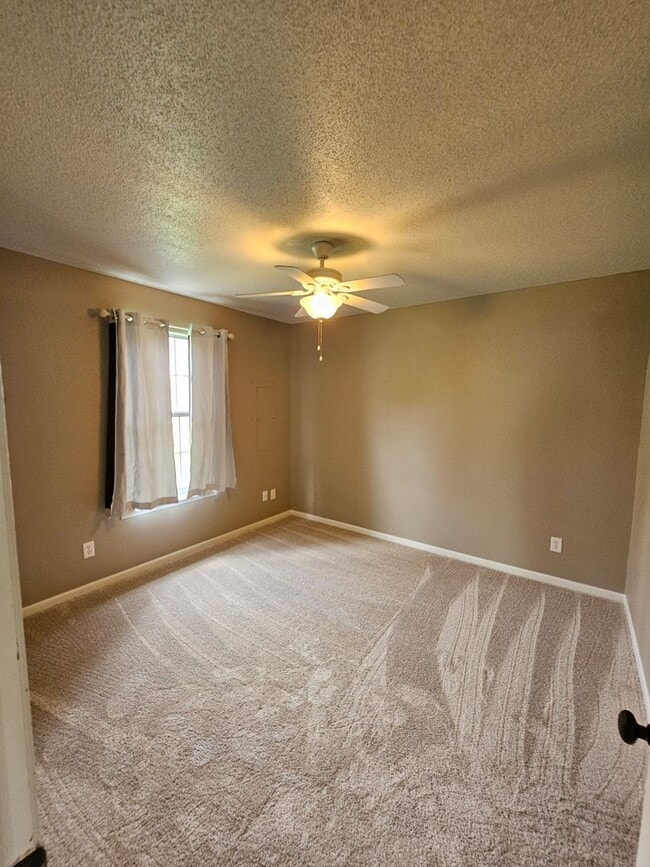 Building Photo - 3 bed, 2 bath Duplex, South Columbia