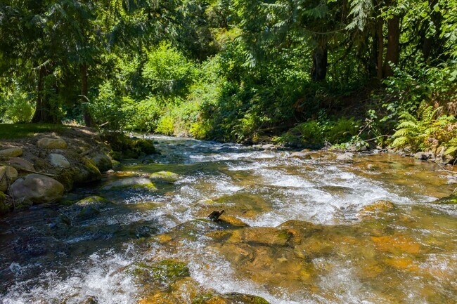Building Photo - Rare Home on Creek Front Property!