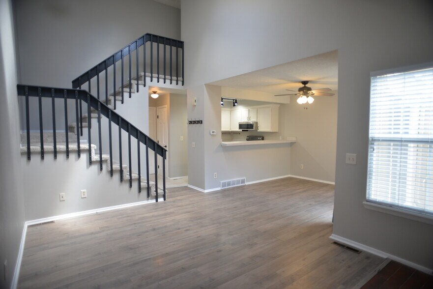 Building Photo - 2862 W Long Dr