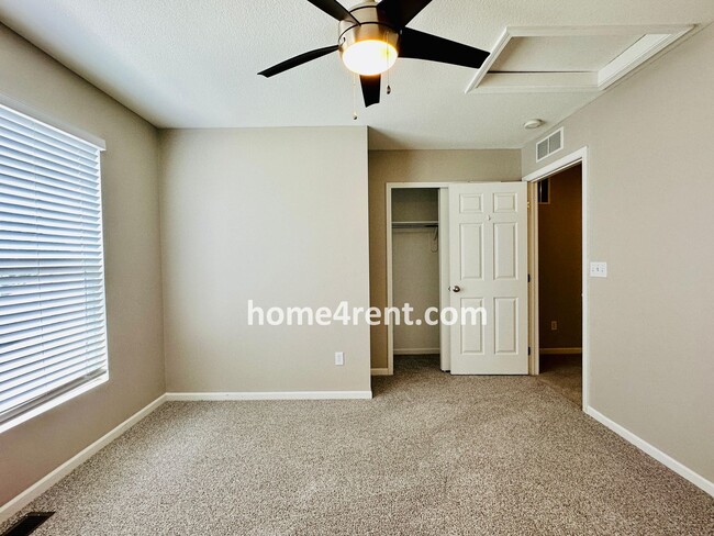 Building Photo - 8719 Dunraven St