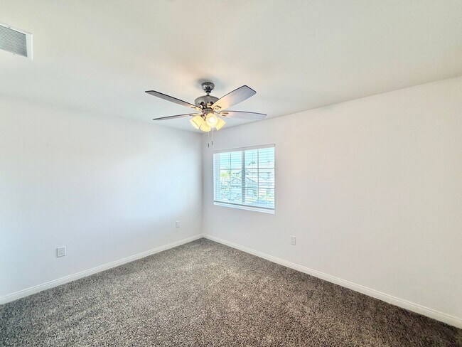 Building Photo - 24850 Sunset Vista Ave