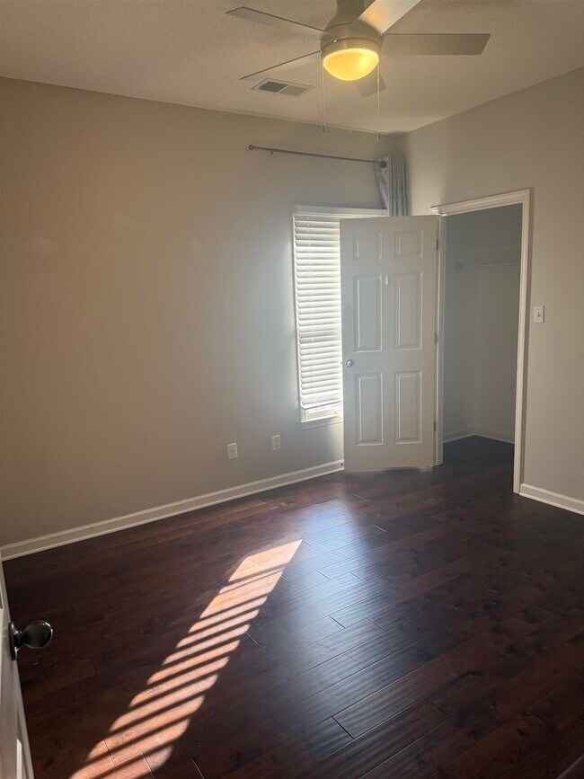 Building Photo - 455 Hunters Mill Cove