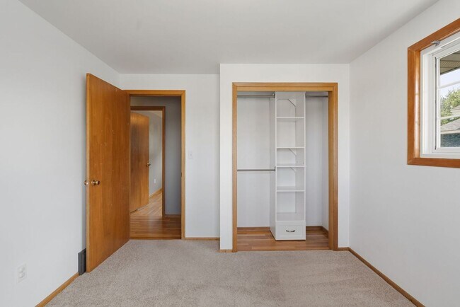 Building Photo - 6520 N Sutherlin St