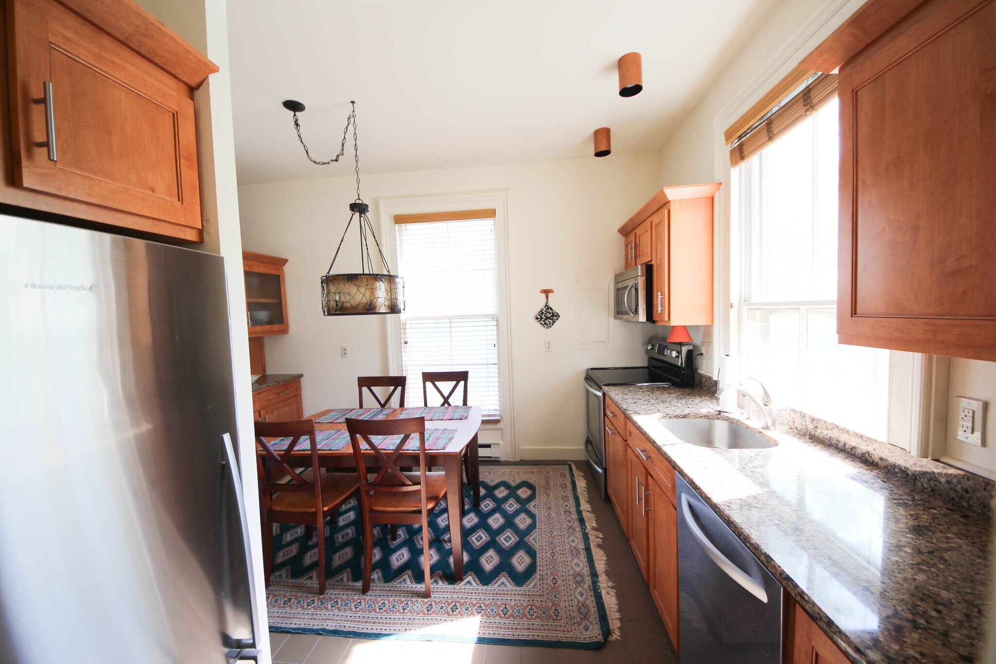 Building Photo - 644 Quinnipiac Ave