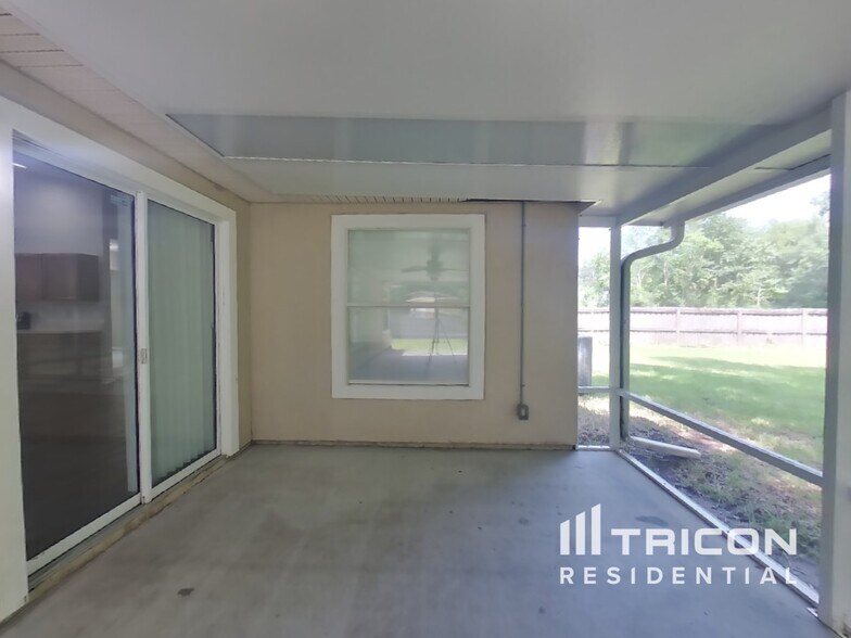 Building Photo - 10320 Lancashire Dr E
