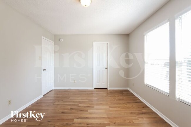 Building Photo - 1605 Howell Dr