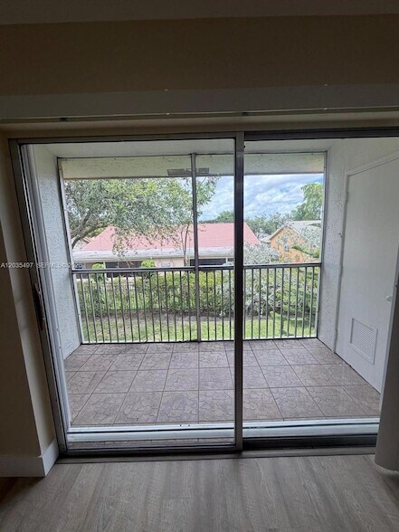 Building Photo - 8443 Royal Palm Blvd